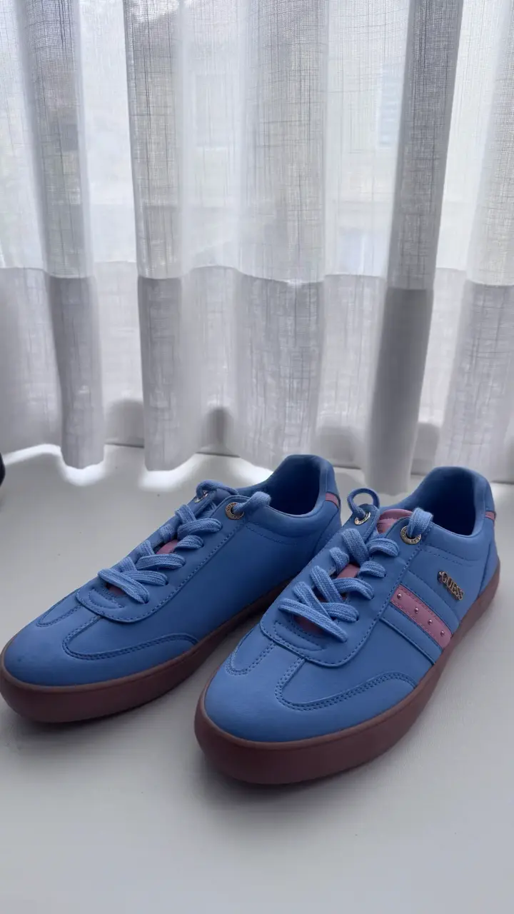 Zapatillas Guess nuevas celeste y rosa - 4