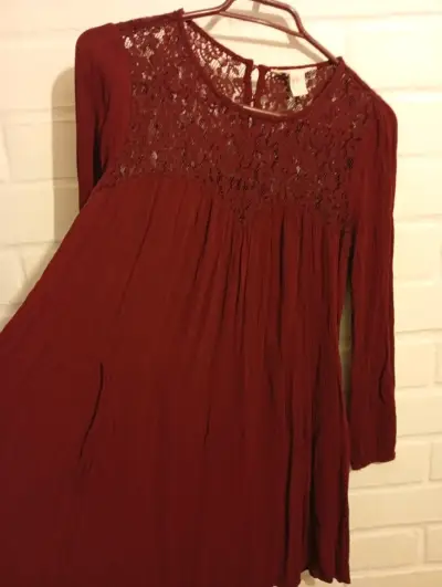 Vestido burdeo con encaje - miniatura 4