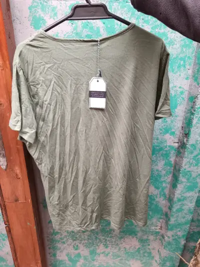 Polera verde con detalle bordado - miniatura 4