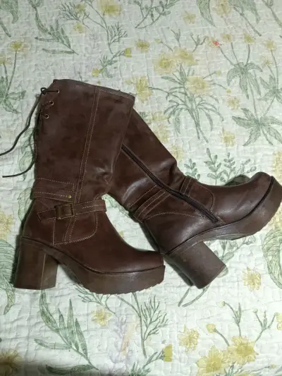 Botas de cuero marrón altas - miniatura 1