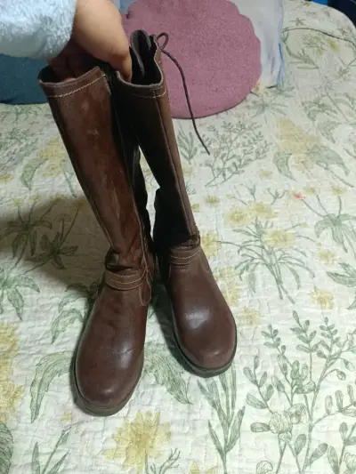 Botas de cuero marrón altas - miniatura 2