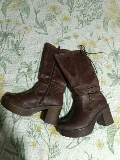 Botas de cuero marrón altas - miniatura 4