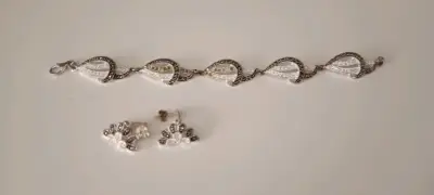 Conjunto de pulsera y aros plateados - miniatura 1