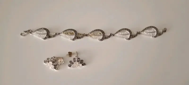 Conjunto de pulsera y aros plateados - 2