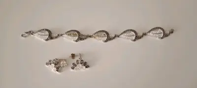 Conjunto de pulsera y aros plateados - miniatura 2