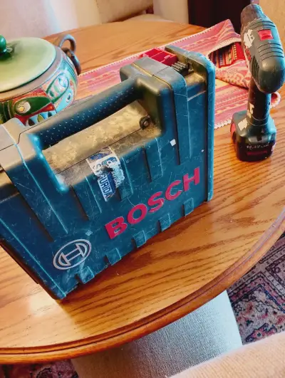 Taladro eléctrico Bosch con maletín - miniatura 2