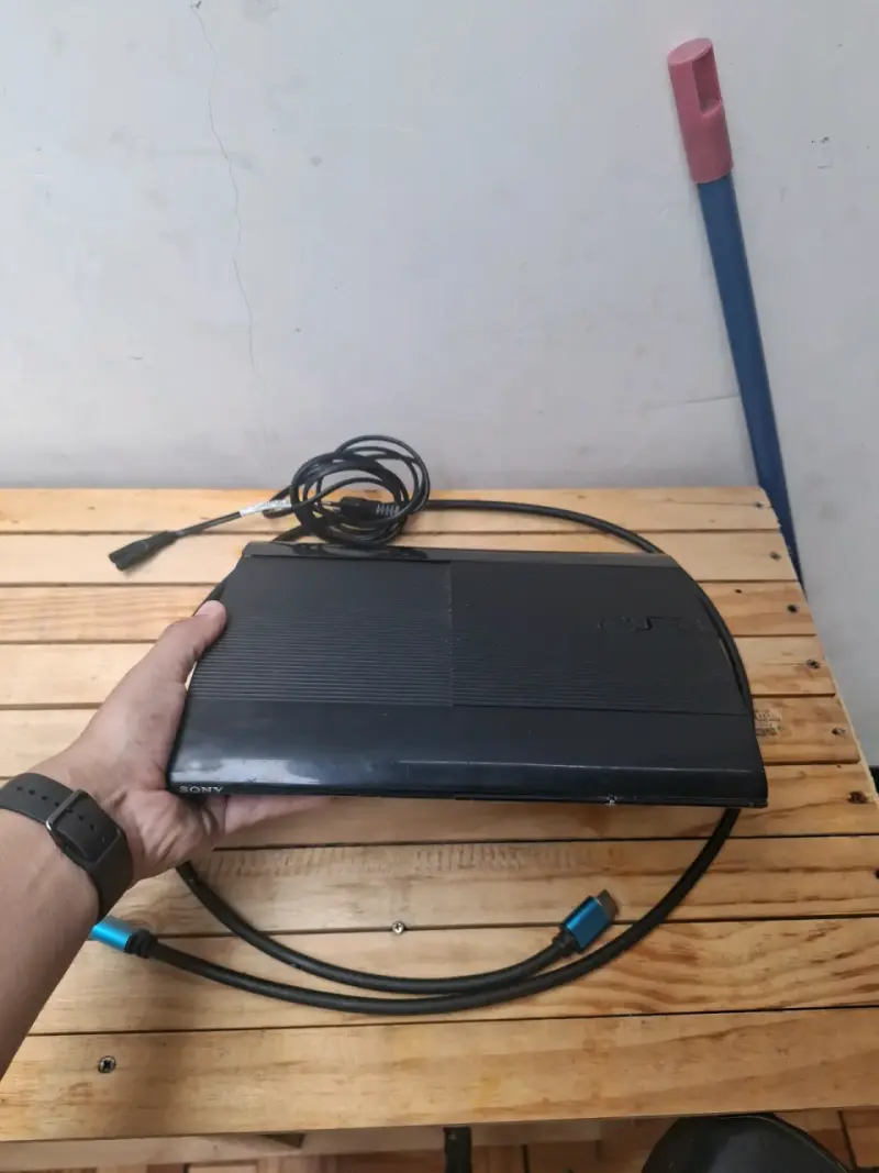 Consola PlayStation 3 con cable - 2