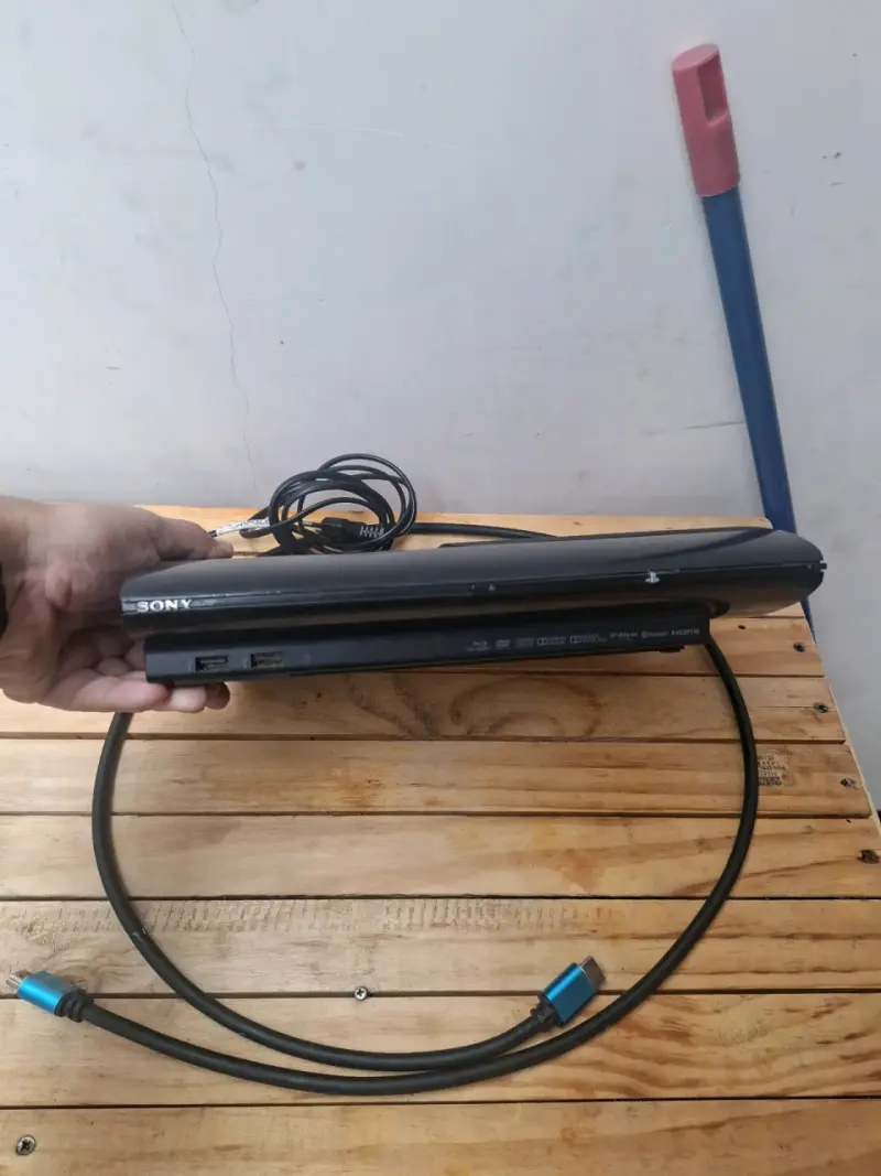 Consola PlayStation 3 con cable - 3