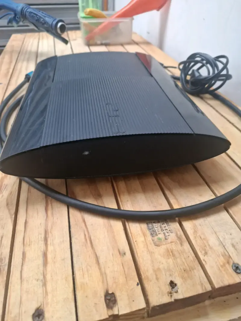 Consola PlayStation 3 con cable - 4