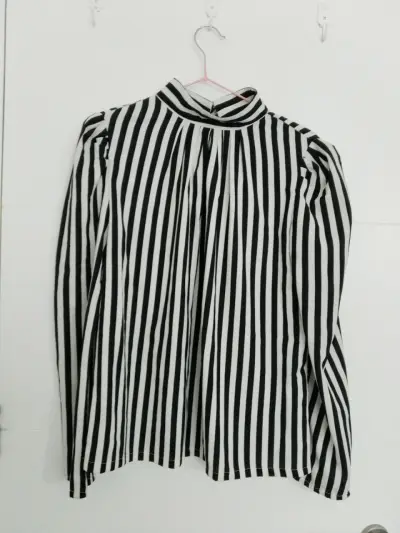 Blusa rayada blanca y negra - miniatura 1