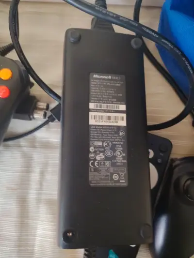 Xbox 360 en buen estado - miniatura 3