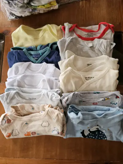 Lote ropa bebé 0/3 meses - miniatura 2