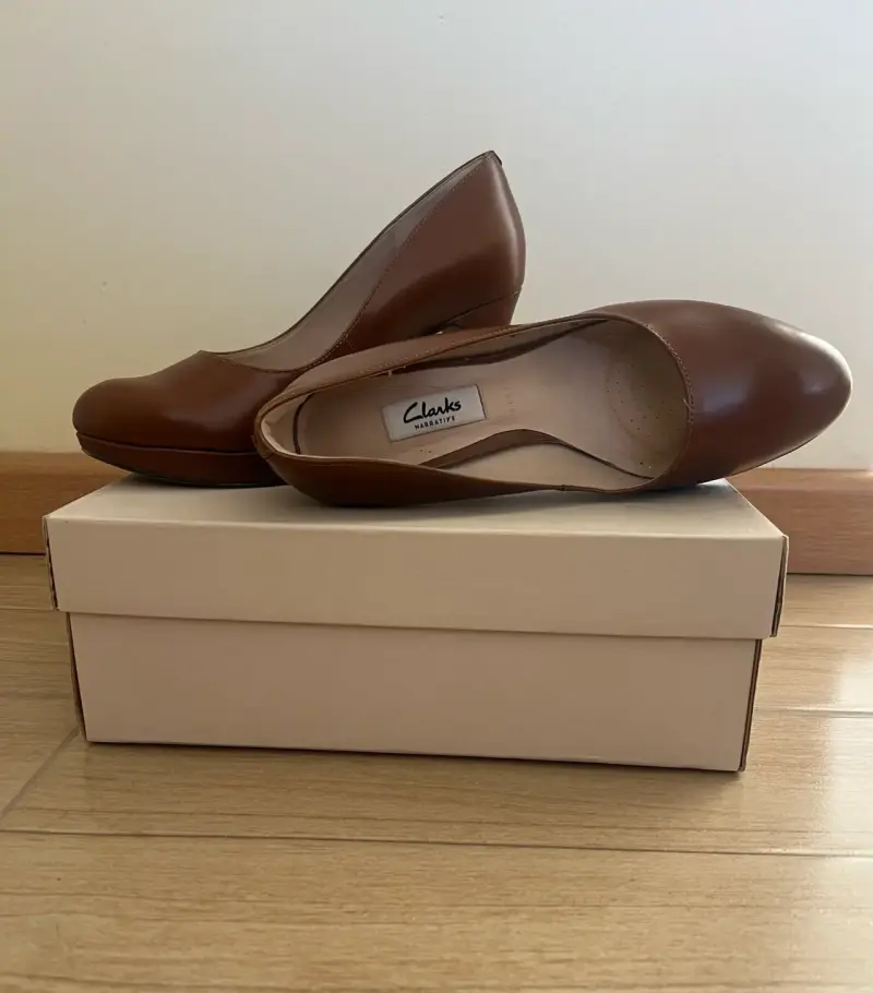 Zapatos Clarks de tacón marrón - 3