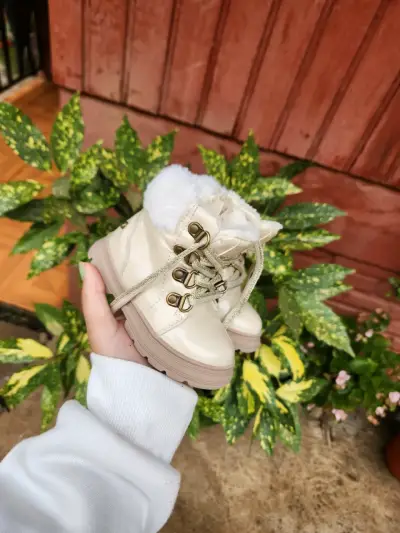 Botines de bebé color beige - miniatura 1