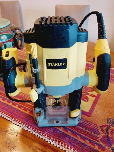 Fresadora eléctrica Stanley amarilla - miniatura 1