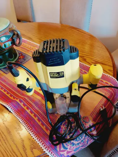 Fresadora eléctrica Stanley amarilla - miniatura 2