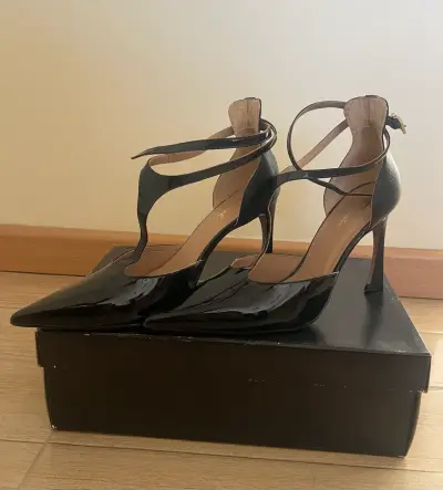 Tacones Gacel negros de charol - miniatura 1