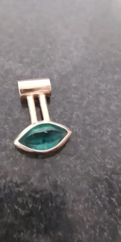 Dije de piedra verde elegante - miniatura 6