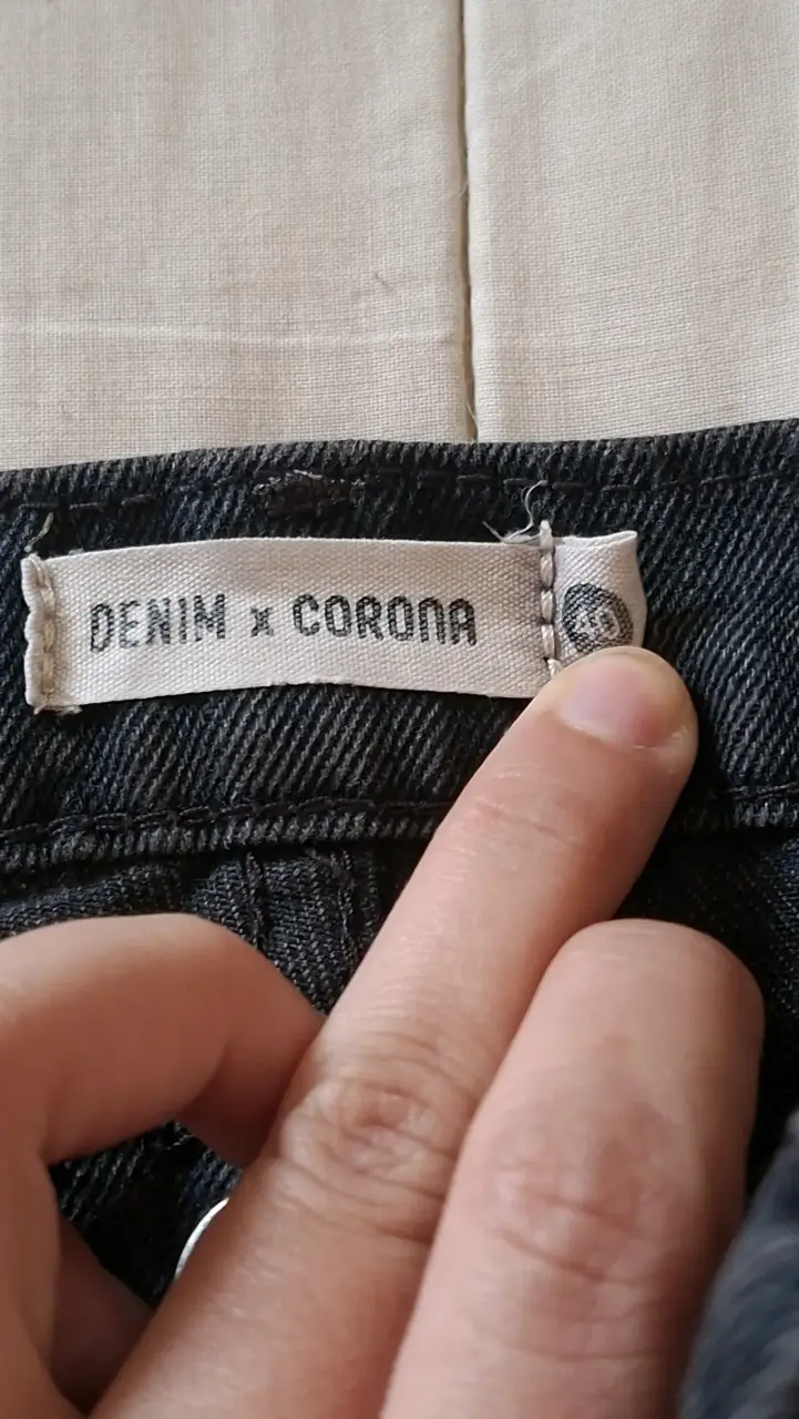 Jeans negros clásicos - 2