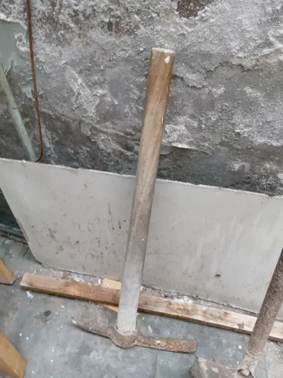 Picota de construcción usada - miniatura 1