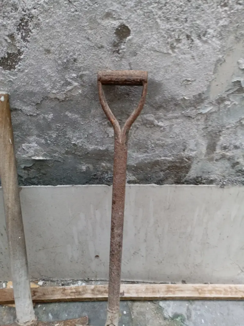 Picota de construcción usada - 2