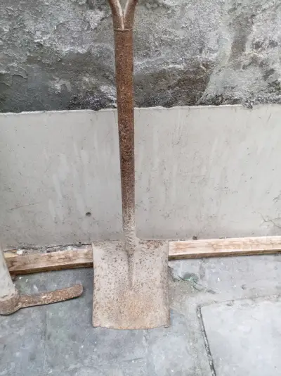 Picota de construcción usada - miniatura 3