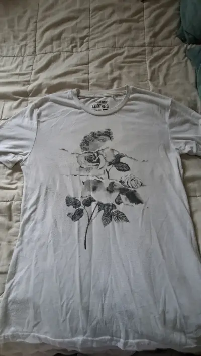 Polera blanca con estampado floral - miniatura 1