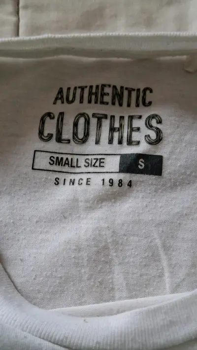 Polera blanca con estampado floral - miniatura 2