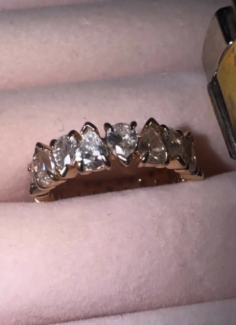Anillo Banda con Brillos Alternos - 2