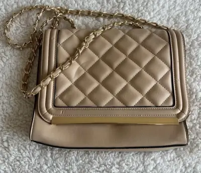 Cartera bandolera beige acolchada - miniatura 1
