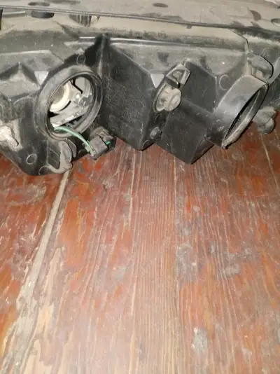 Foco delantero de auto usado - miniatura 2