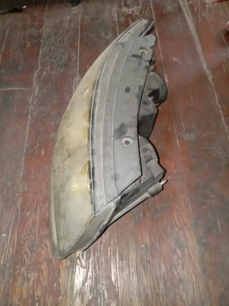Foco delantero de auto usado - 3