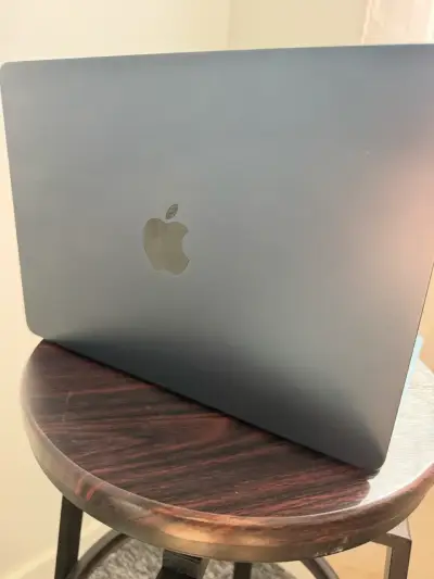 Laptop Apple en buen estado - miniatura 1