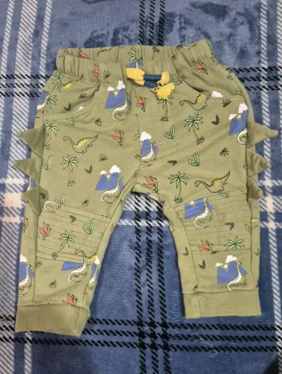 Conjunto infantil diseño dinosaurios - miniatura 3