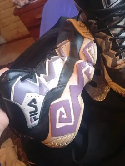Zapatillas Fila negras y moradas - miniatura 1