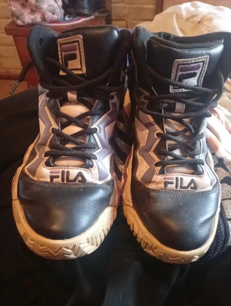 Zapatillas Fila negras y moradas - 3