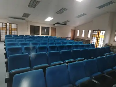 Asientos de auditorio azules - miniatura 5