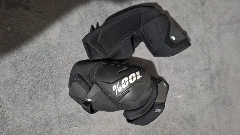 Rodilleras 100% , casco 661 - 1