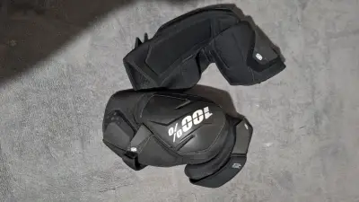 Rodilleras 100% , casco 661 - miniatura 1