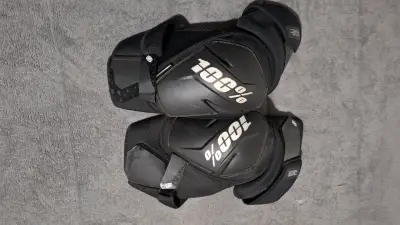 Rodilleras 100% , casco 661 - miniatura 2