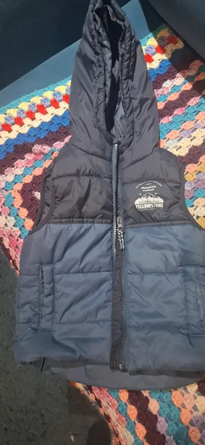 Chaqueta polar azul con capucha - miniatura 2