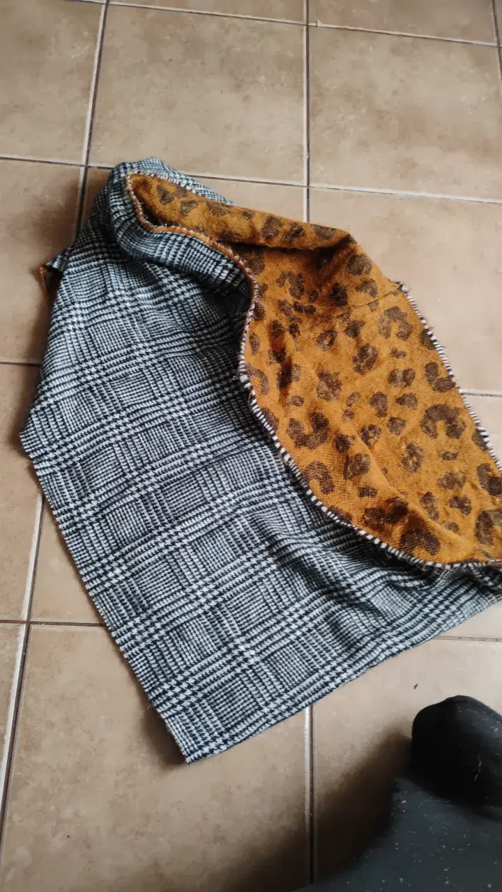 Mantita reversible cuadros y animal print