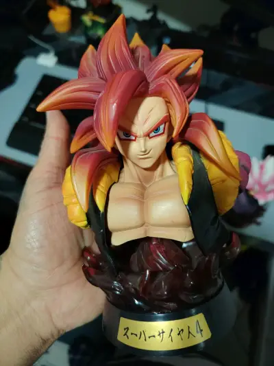 Figura Super Saiyan 4 - miniatura 1