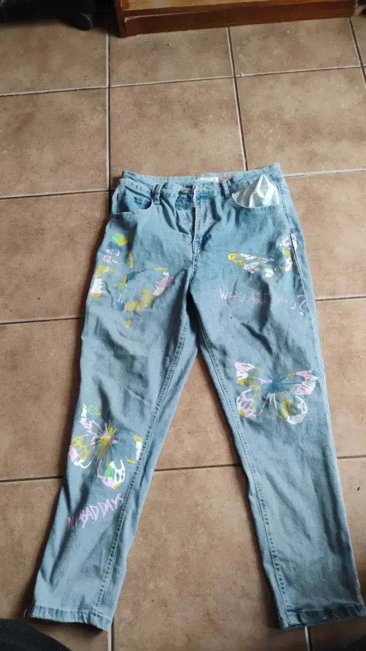 Jeans con diseño de mariposas