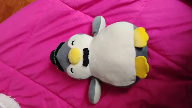 Peluche de pingüino con sombrero