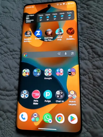 Smartphone con pantalla grande - miniatura 1