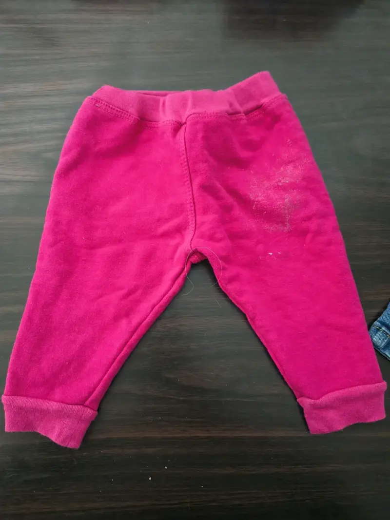 Pantalones rosados para bebé