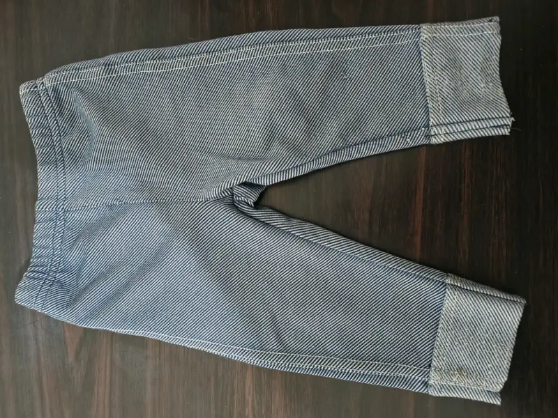 Pantalones bebé rayados gris