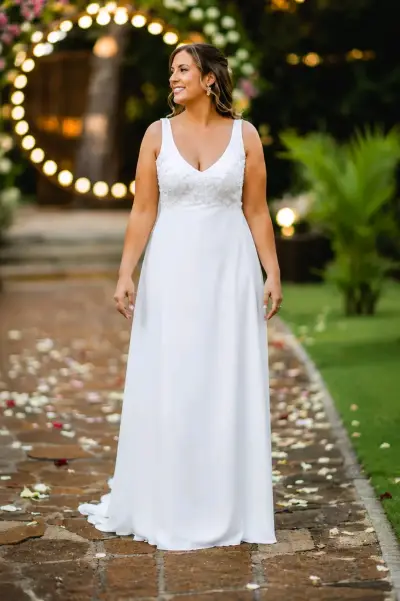 Vestido de novia blanco elegante - miniatura 1