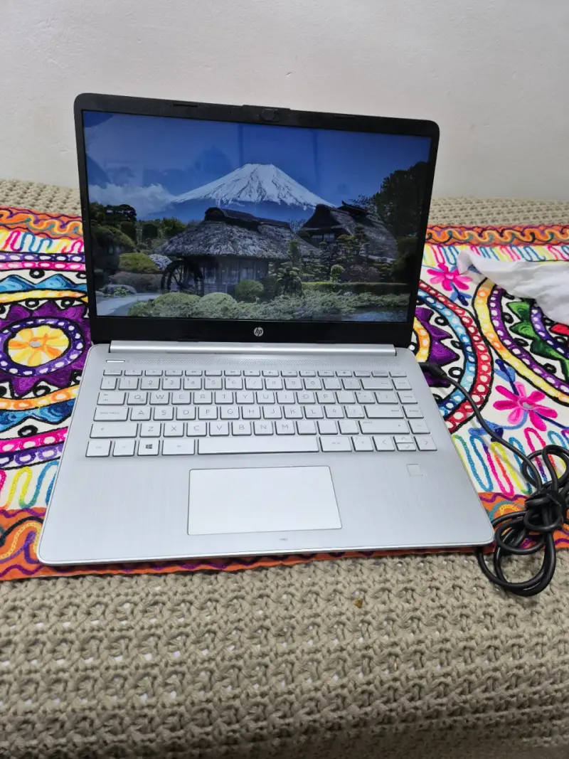 Notebook HP plateado 14 pulgadas - 2